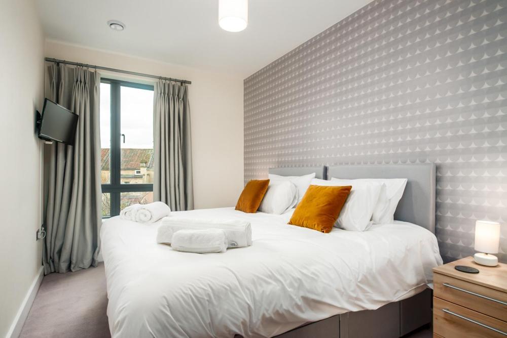 Solar Sanctuary- Skyline Balcony, City Centre, Three Floors, King Beds, Netflix And More! Bath Exterior foto