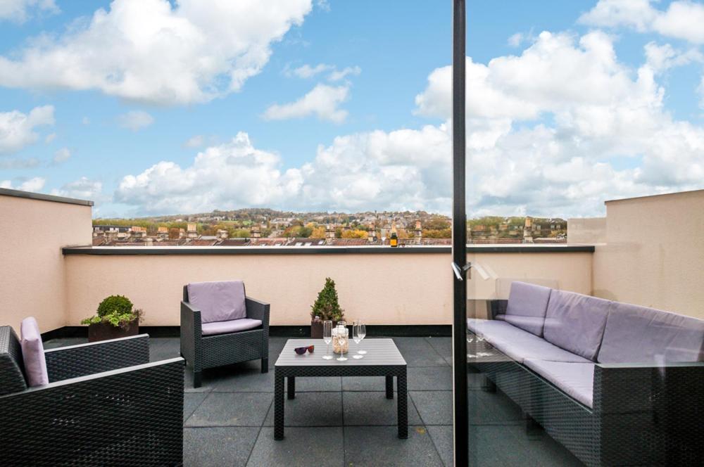 Solar Sanctuary- Skyline Balcony, City Centre, Three Floors, King Beds, Netflix And More! Bath Exterior foto